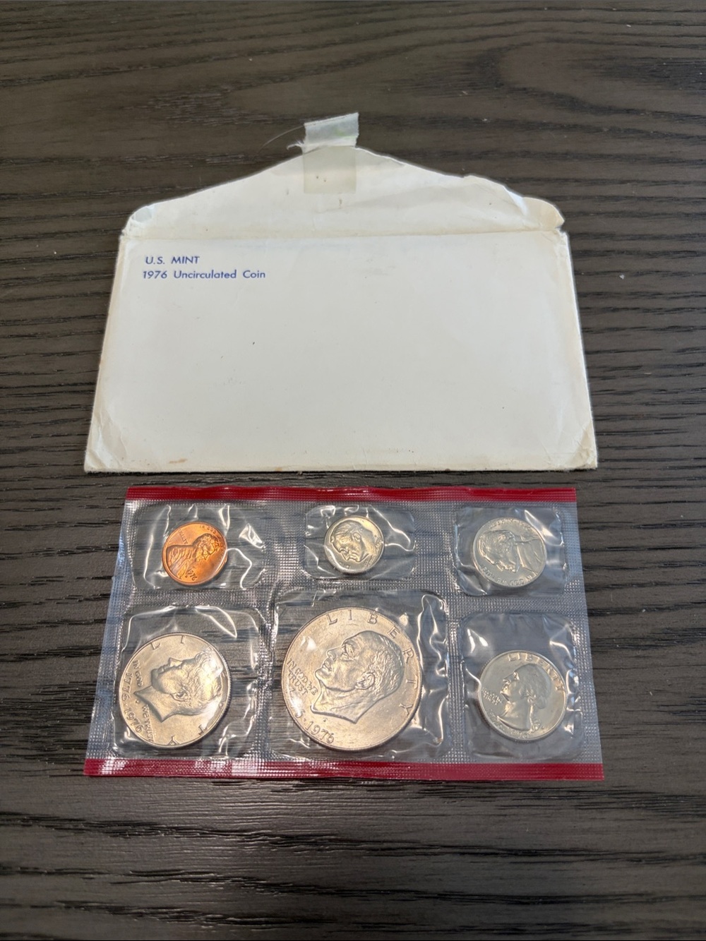 1976 U.S. Mint Uncirculated Coin Set with Envelope - Silver and Copper Tones